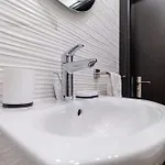 1-bedroom With Free Private Parking דירה *
