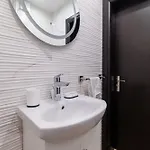1-bedroom With Free Private Parking