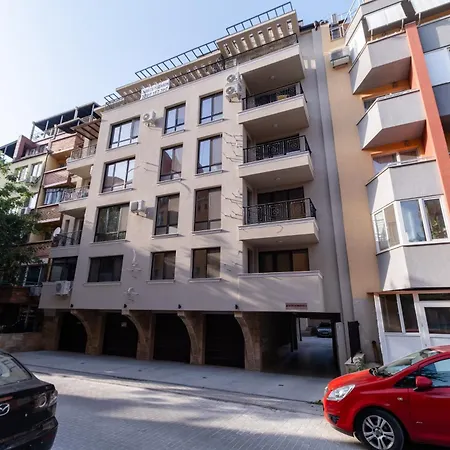 1-bedroom With Free Private Parking *