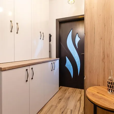 1-bedroom With Free Private Parking Апартаменти