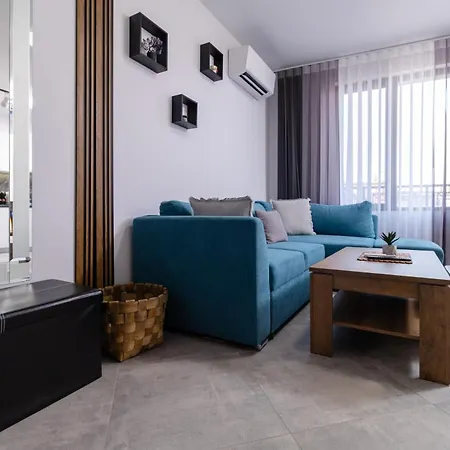 Апартамент 1-bedroom With Free Private Parking *