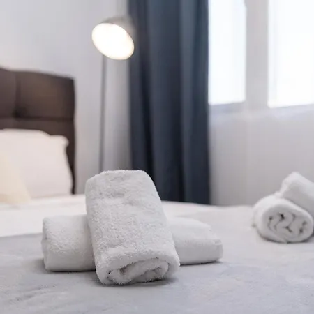 Апартаменти 1-bedroom With Free Private Parking