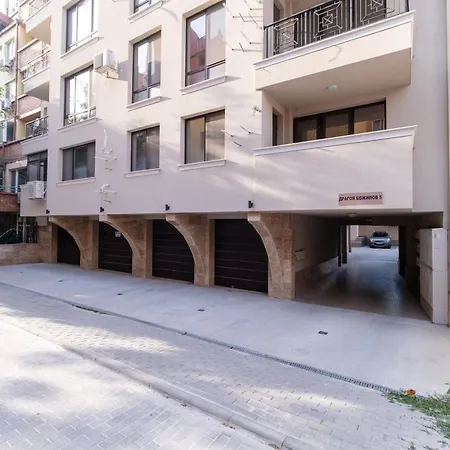 1-bedroom With Free Private Parking Lägenhet