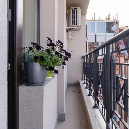 Апартамент 1-bedroom With Free Private Parking *