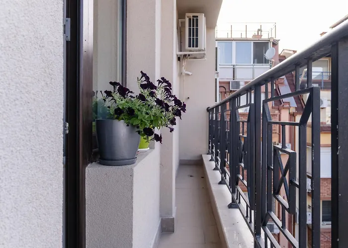 Daire 1-bedroom With Free Private Parking *